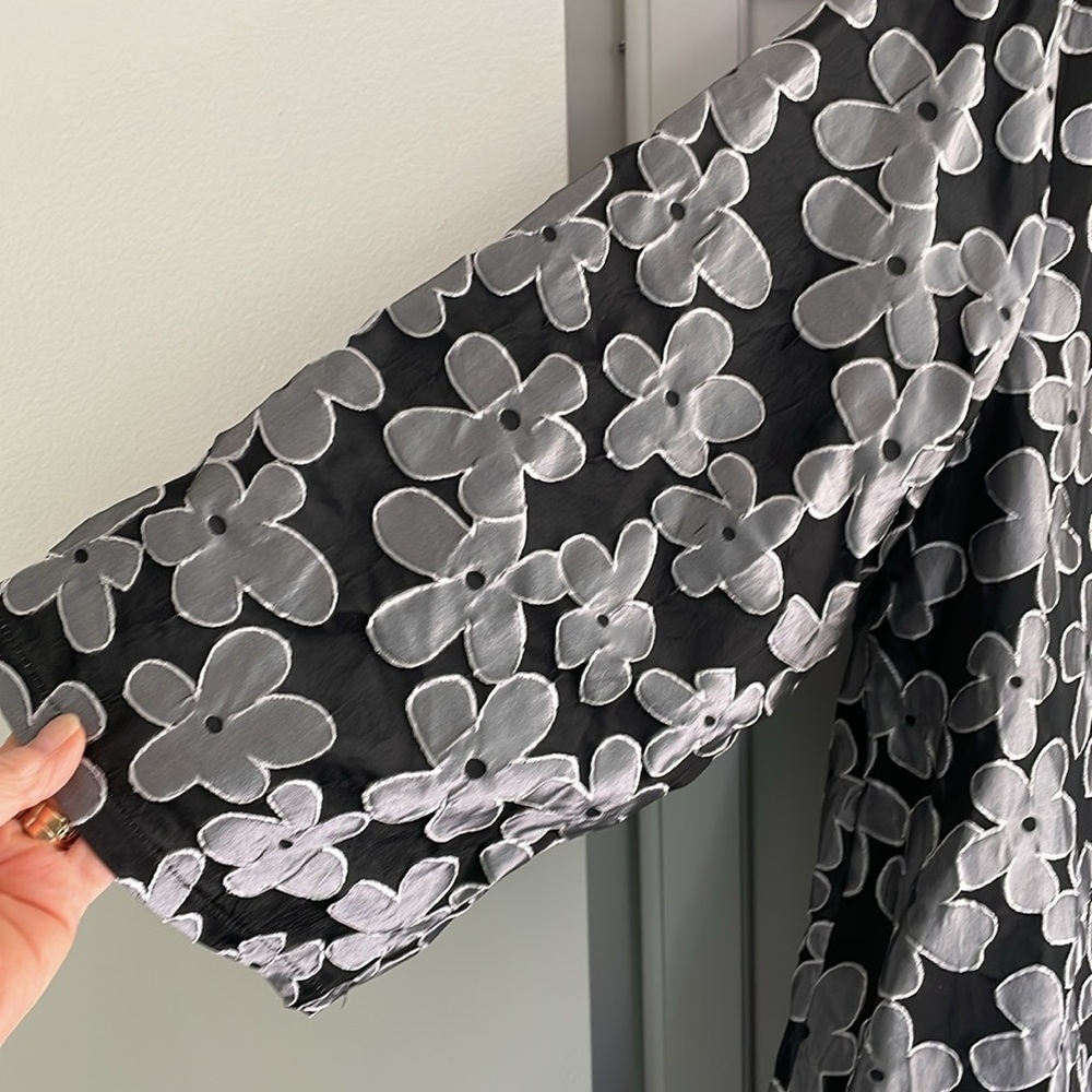 POL Black Organza & Gray Floral w. Gold Embellished Trim Detail Kimono M/L NWOT - Picture 4 of 11
